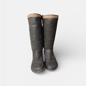 UGG authentic charcoal gray Shearling-Lined Boots size 9 super comfy